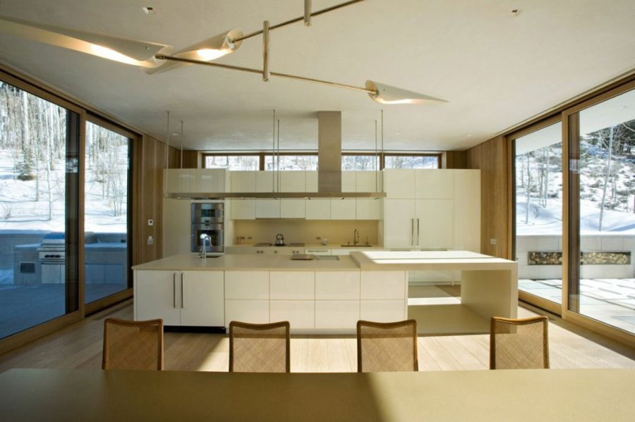 Ergonomic-modern-kitchen-in-white
